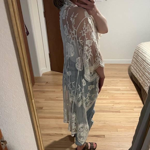 White Lace Duster - Picture 3 of 3